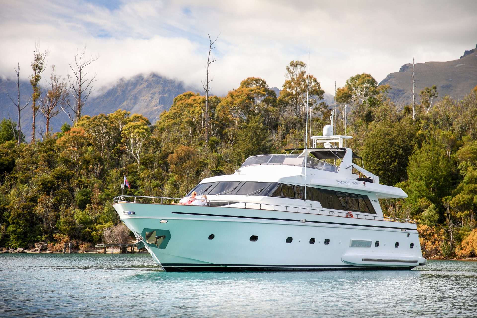 Pacific Jemm cruising Lake Wakatipu