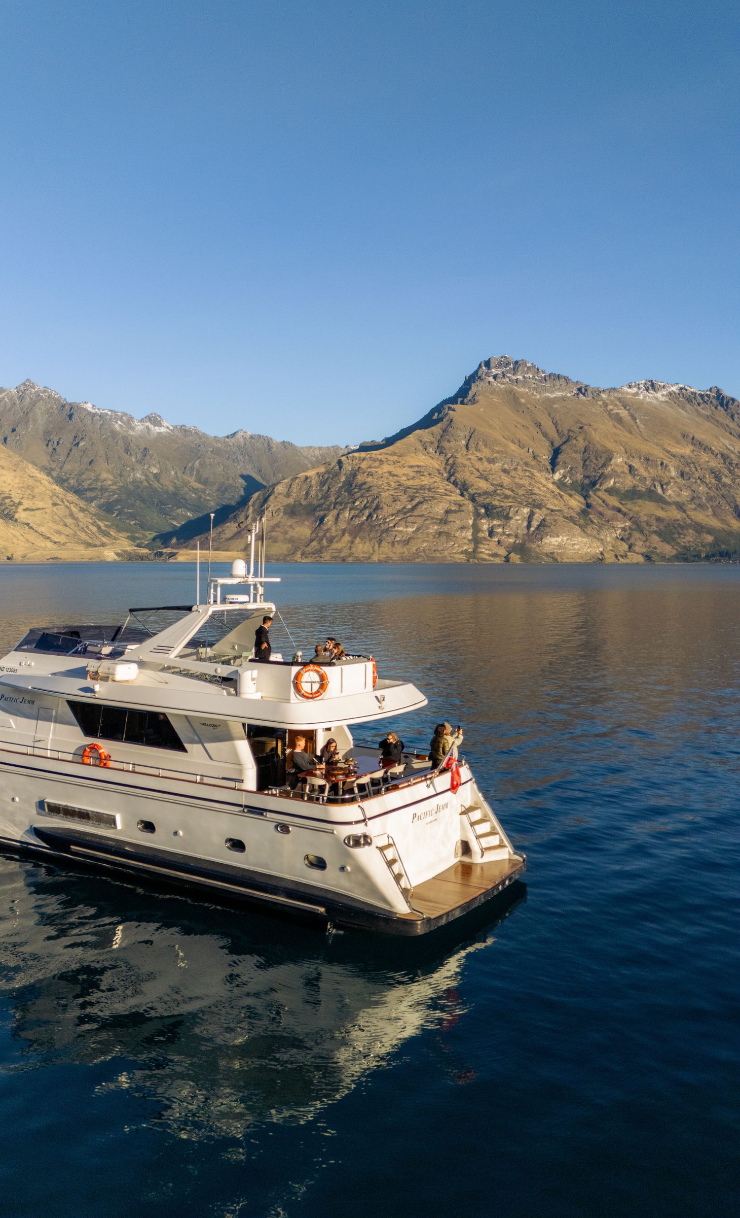 Pacific Jemm cruising Lake Wakatipu