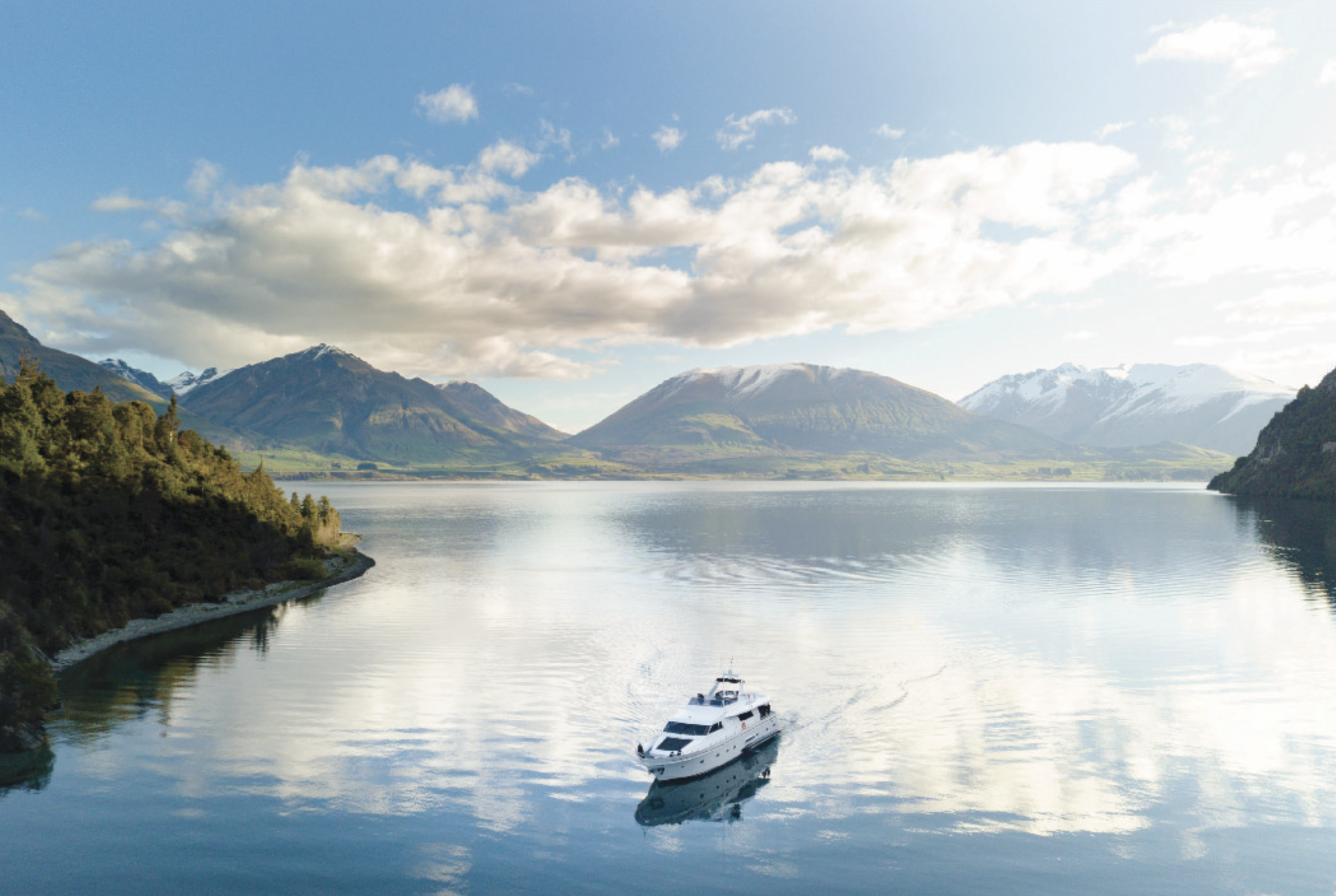 Pacific Jemm superyacht on Lake Wakatipu